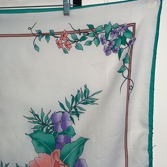 Vtg 70s/80s white polyester floral large square scarf - Picture 3 of 12